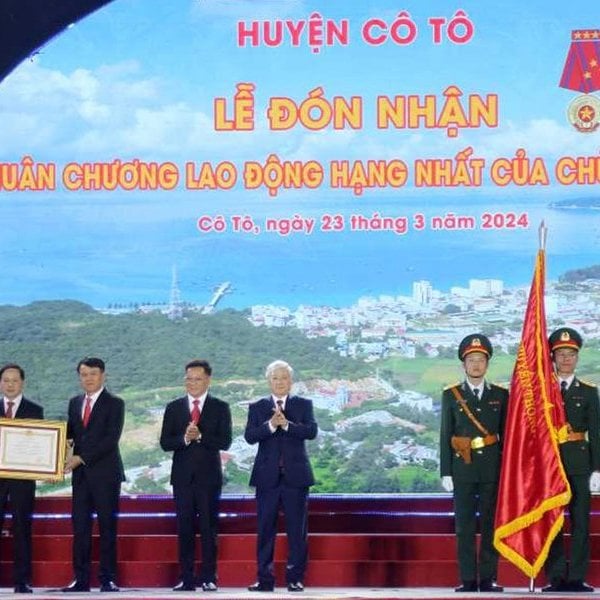 Huyện đảo Cô Tô đón nhận Huân chương Lao động hạng Nhất