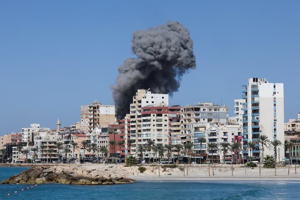 israel bombs historic city lebanon strengthens border with northern gaza picture 1