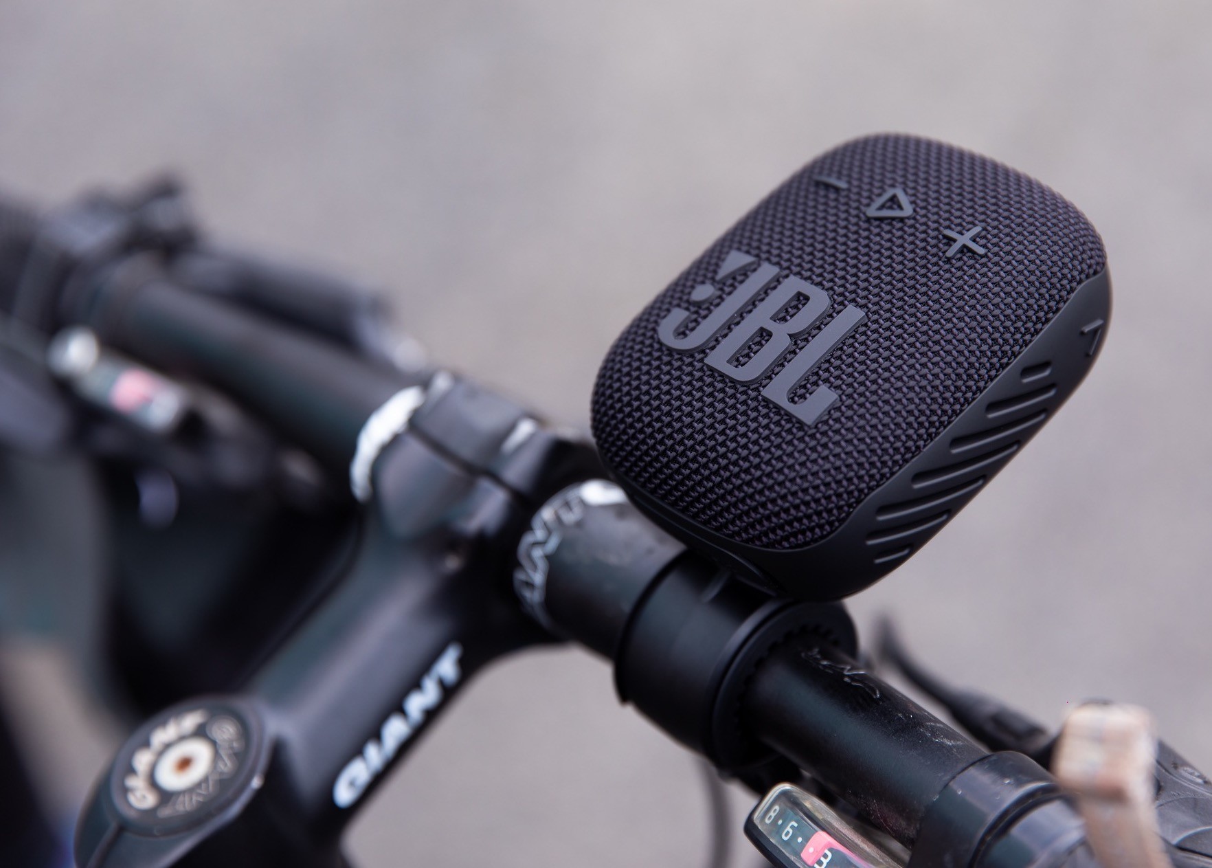 Faire du vélo avec des enceintes JBL Wind 3S (image 1)