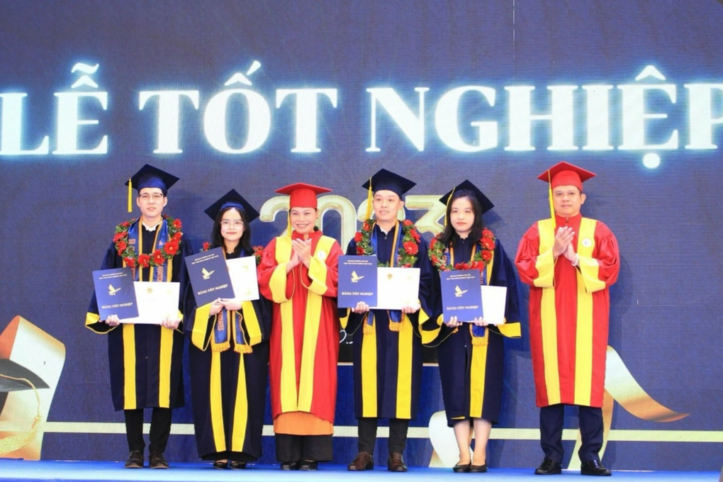 Nữ sinh là thủ khoa ngành học hiếm, Việt Nam chỉ một trường đào tạo - 1