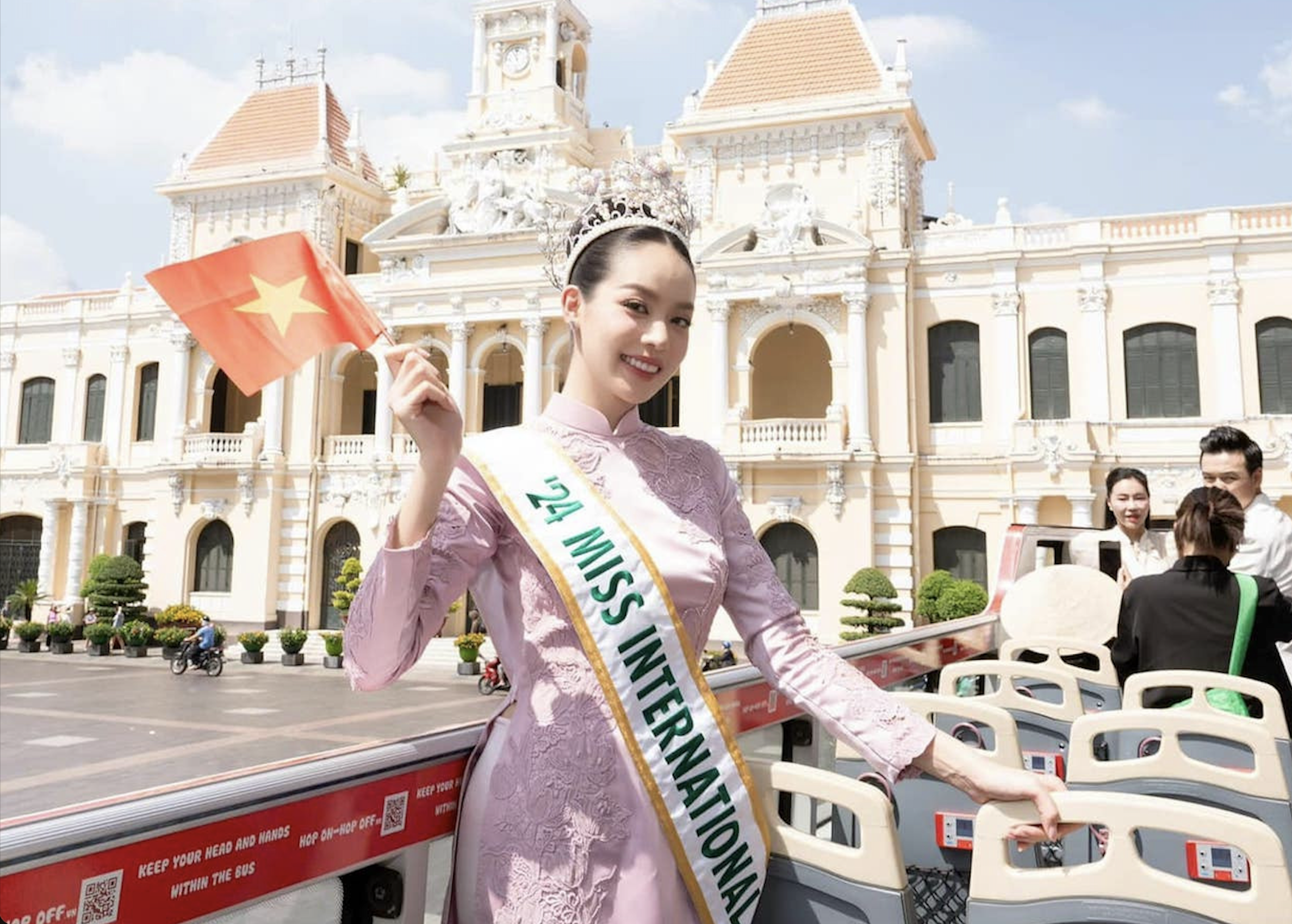 Miss Thanh Thuy rides a double-decker bus, fans ride motorbikes to cheer