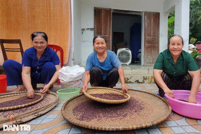 Nông dân U70 khiến cả làng tâm phục khẩu phục từ món quà của con trai - 4