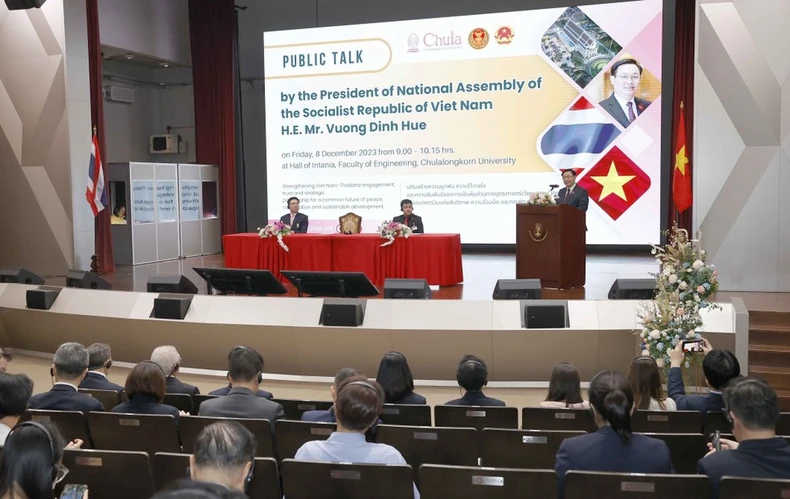 [Photo] Le président de l'Assemblée nationale Vuong Dinh Hue visite l'Université Chulalongkorn de Thaïlande photo 2