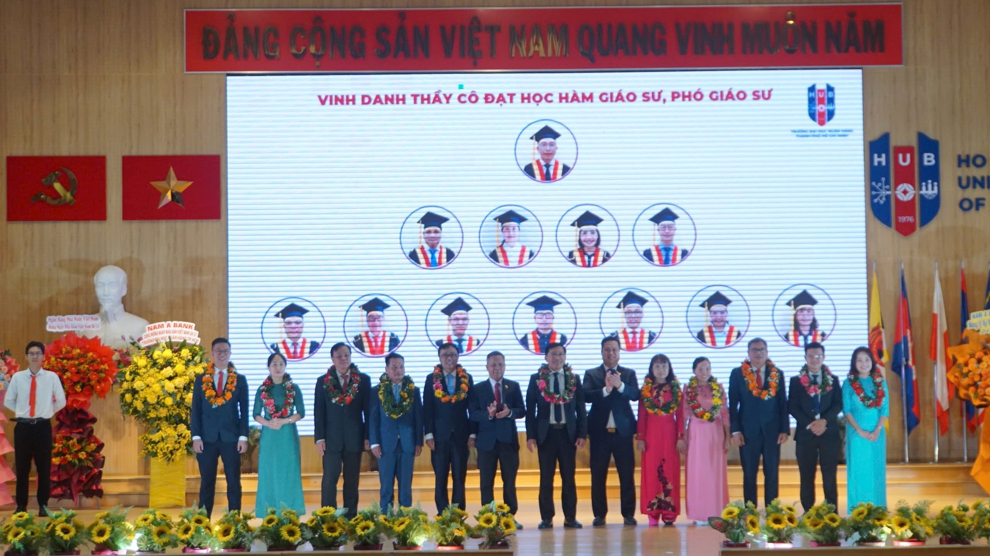 Trường ĐH Ngân hàng TP HCM vinh danh 12 tân giáo sư, phó giáo sư- Ảnh 3.