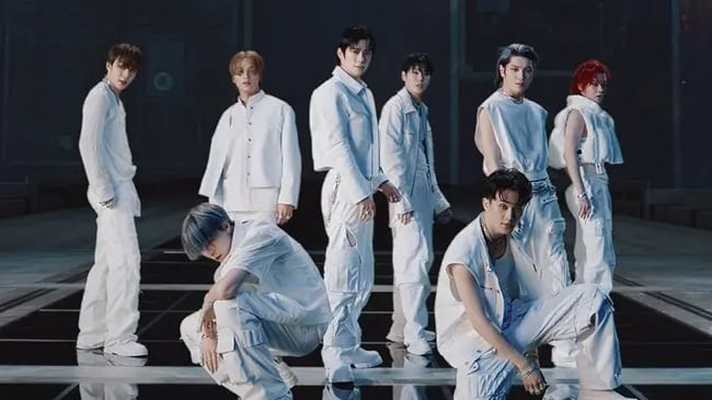 NCT 127 kết hợp máy bay và tranh Phục hưng trong album 'Fact Check'  - Ảnh 1.