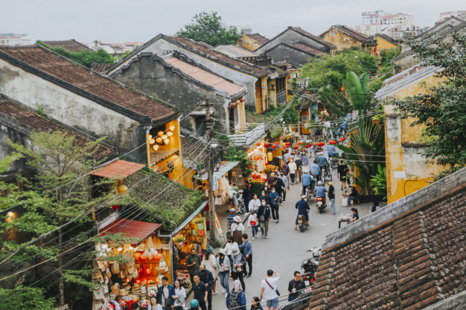 ភ្ញៀវទេសចរណ៍ទៅទីក្រុង Hoi An ក្នុងខែមករា រូបថត៖ Xuan Phuong