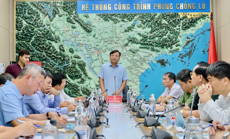 Deputy Minister of Agriculture and Rural Development Nguyen Hoang Hiep spoke at the meeting on the morning of July 15.