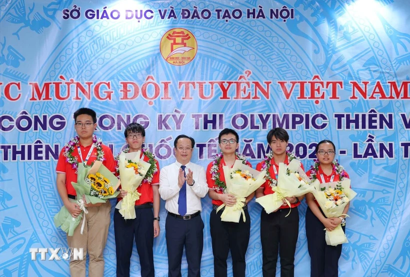 5 étudiants vietnamiens remportent des médailles aux Olympiades d'astronomie et d'astrophysique