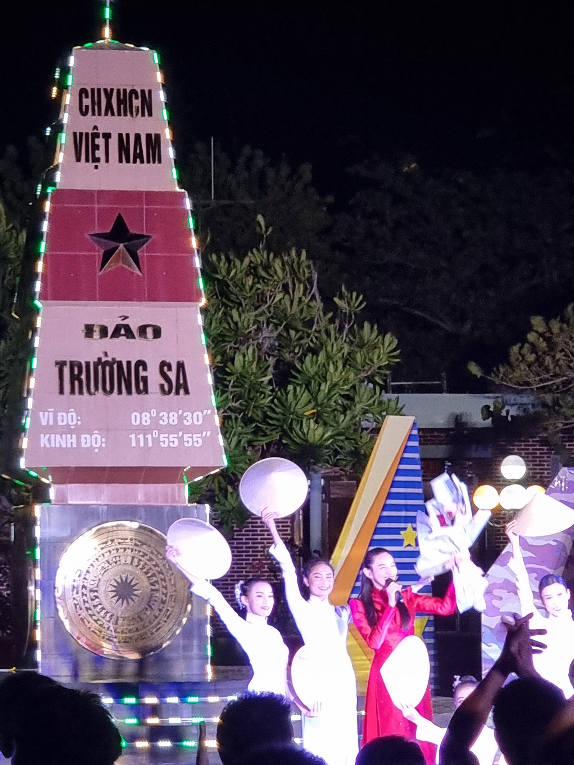 Hoa hậu Thùy Tiên 'tường trình' vụ xử kiện tranh chấp hợp đồng vay tiền ở tòa  - Ảnh 3.