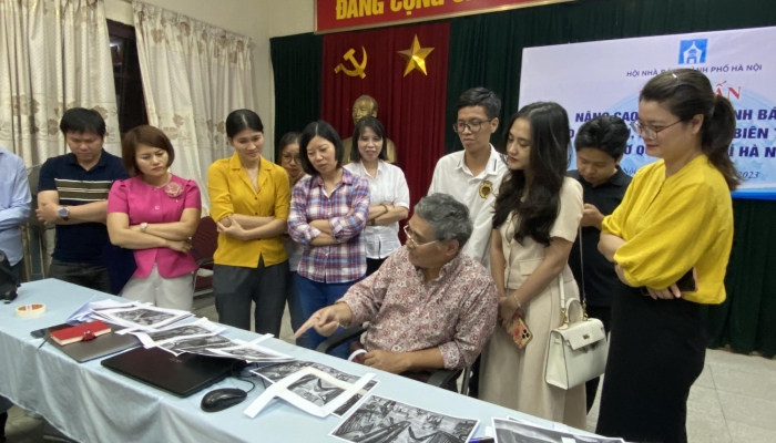 La Asociación de Periodistas de Hanoi capacita a reporteros para mejorar sus habilidades de fotoperiodismo