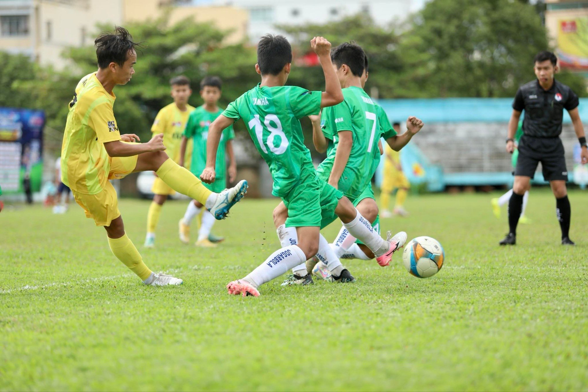 U.13 SLNA y hệt… Tây Ban Nha, vừa vô địch vừa được tới tấp danh hiệu cá nhân- Ảnh 3.