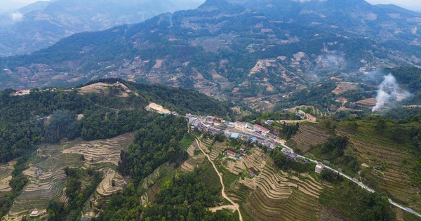 Visit the school located in the middle of the "dinosaur spine" of the Ha Giang border area