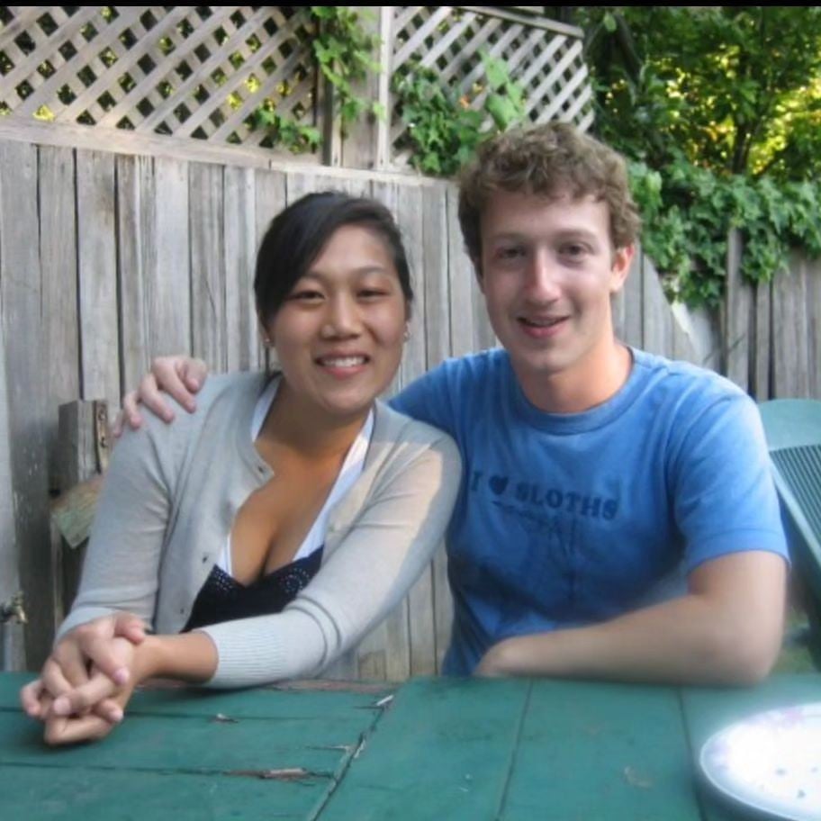 Le patron de Facebook, Mark Zuckerberg, et sa femme attirent l'attention lors de leur mariage à 120 millions de dollars