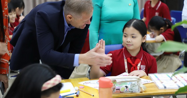 Estudiantes vietnamitas pintan sueños de un futuro verde