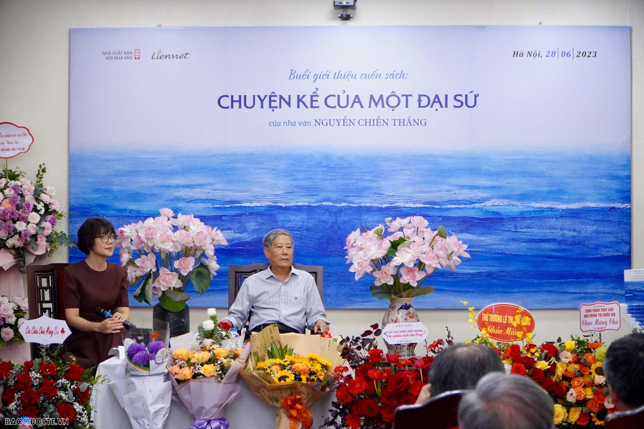 Ra mắt cuốn sách 'Chuyện kể của một đại sứ' của Nhà văn, Nhà Ngoại giao Nguyễn Chiến Thắng