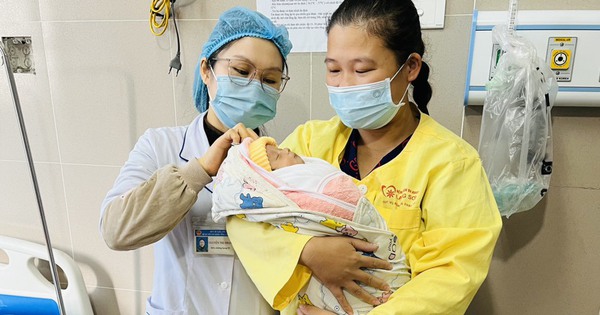 Un voyage de 68 jours pour amener un bébé prématuré de 900 grammes « à la ligne d'arrivée »