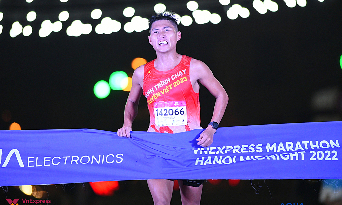 Vu Dinh Duan: 'Try to sleep 4 hours before running VnExpress Marathon Hanoi'