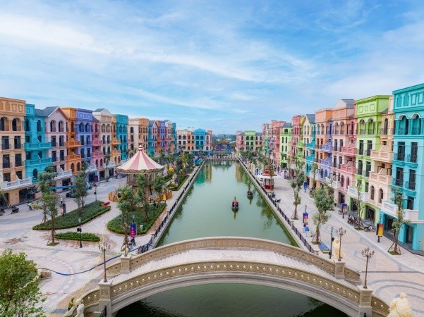 Mục sở thị ‘thương cảng’ The Venice long lanh trước ngày khai trương Mega Grand World Hà Nội