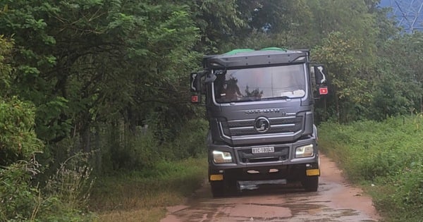 Commune allows sand trucks to destroy residential roads