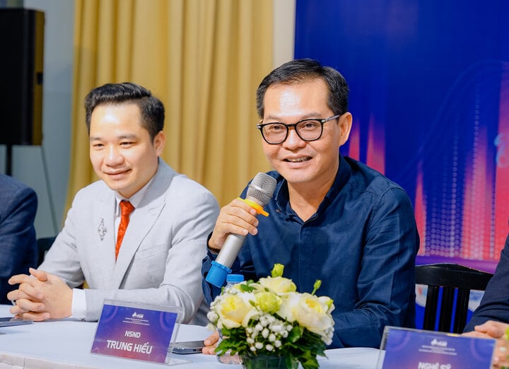 El artista popular Trung Hieu, director del Teatro Dramático de Hanoi, fue juez del concurso.