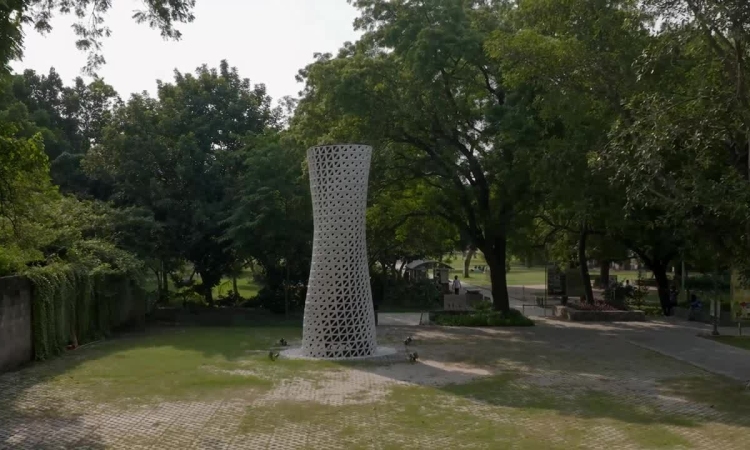 Tower filters 600,000 m3 of air per day
