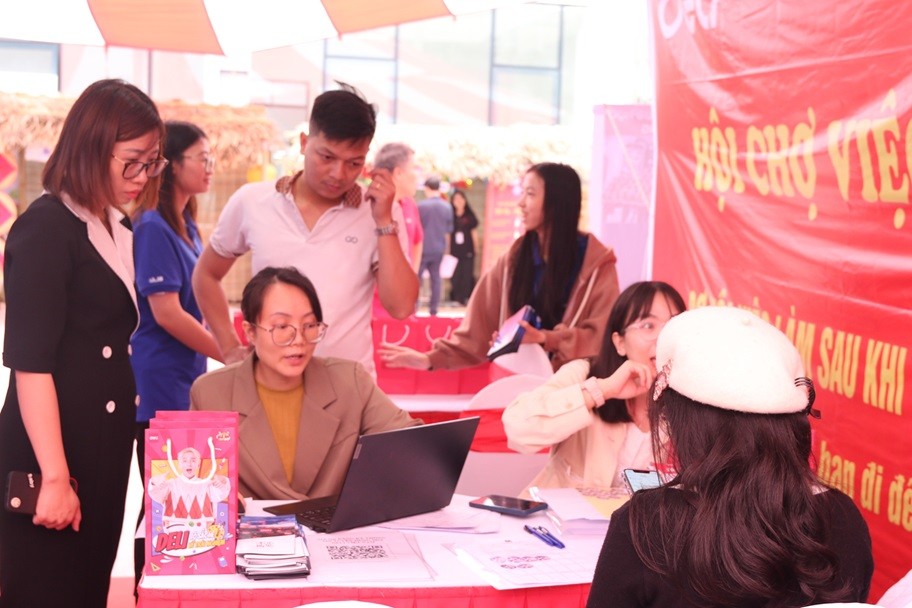 Thêm nhiều cơ hội việc làm cho cử nhân, sinh viên tại ULIS Job Fair 2024