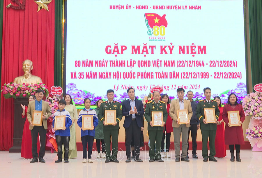 El distrito de Ly Nhan celebra el 80 aniversario de la fundación del Ejército Popular de Vietnam