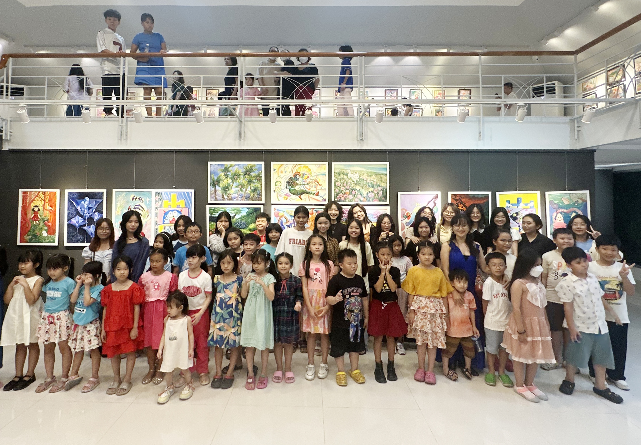 Ươm mầm sáng tạo với triển lãm mỹ thuật thiếu nhi ‘Màu yêu thương’- Ảnh 1.