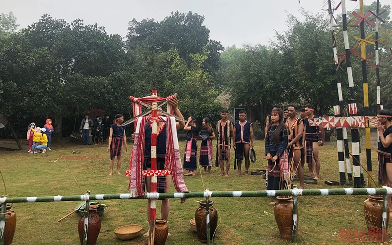 Cérémonie de mariage unique de Ba Na -0