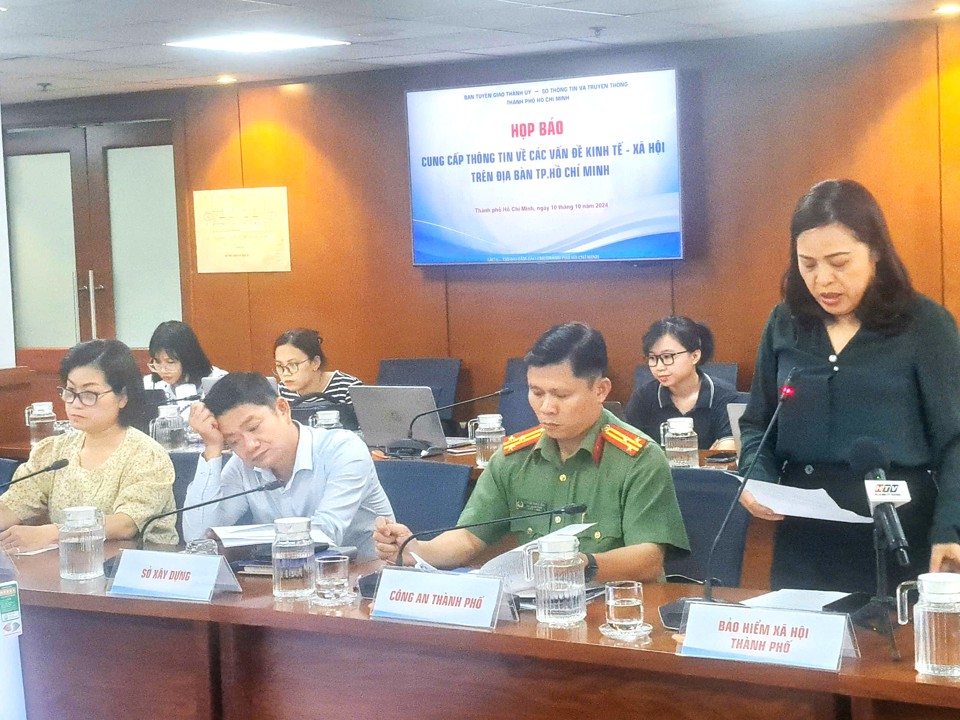 Ms. Nguyen Thi Thu Hang - Deputy Director of Ho Chi Minh City Social Insurance said that by October 7, 2024, 7,642,288 chip-embedded ID cards had been synchronized with valid health insurance cards for medical examination and treatment using ID cards.