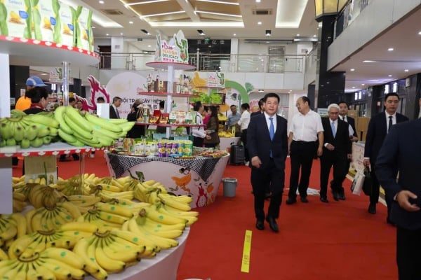 Many Vietnamese businesses bring the essence of 'four seasons' to the fruit festival in China