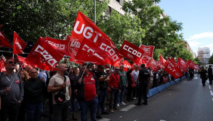 Les syndicats espagnols manifestent pour obtenir un accord sur la réduction du temps de travail