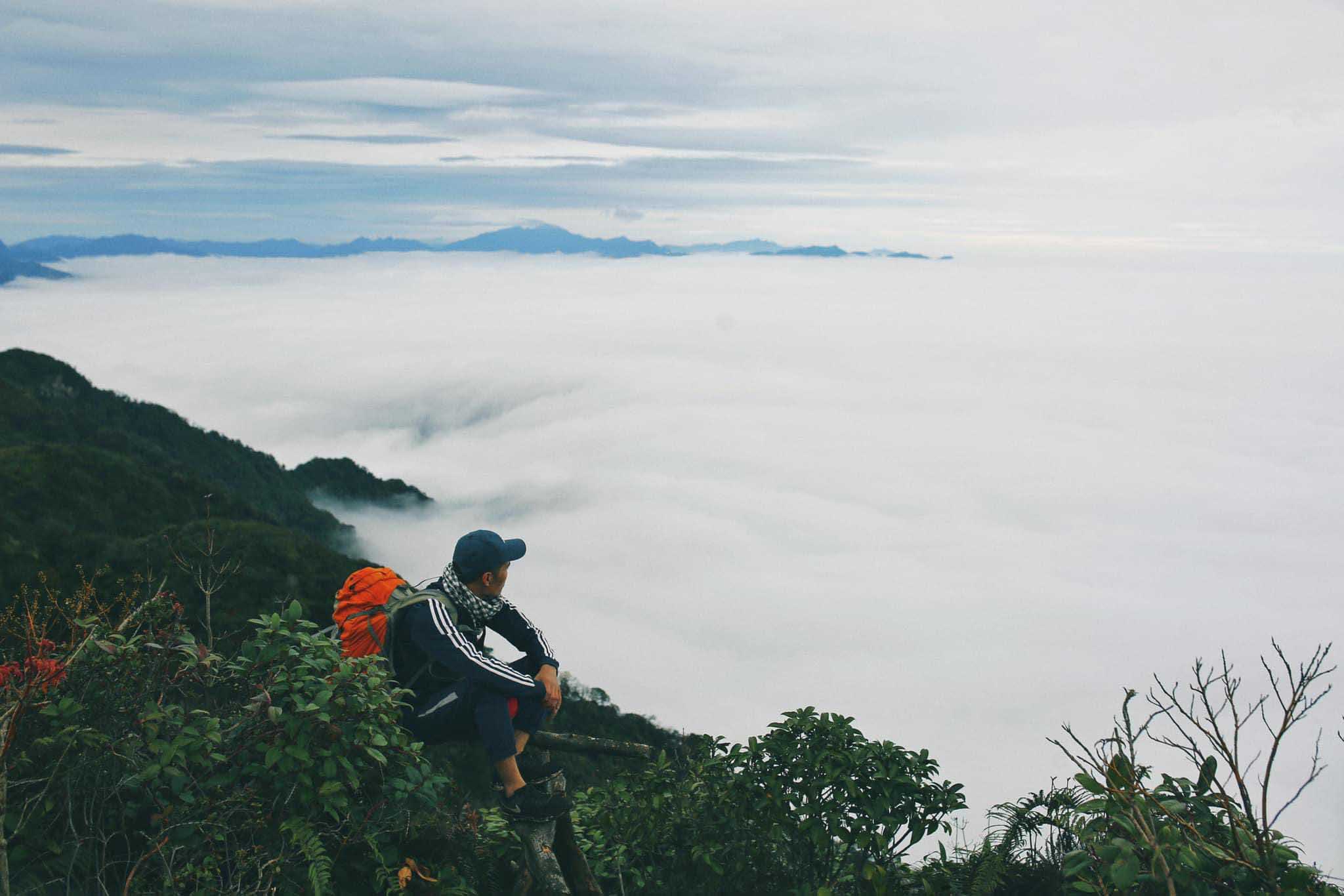 Das Wolkenmeer auf dem Gipfel des Sa Mu beobachten. Foto: NVCC