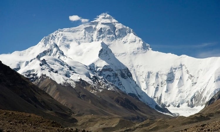 La plaque tectonique indienne divise le Tibet