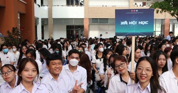 La Universidad de Ciencias Sociales y Humanidades de Ho Chi Minh no celebra ceremonia inaugural y utiliza fondos para ayudar a las víctimas de las inundaciones