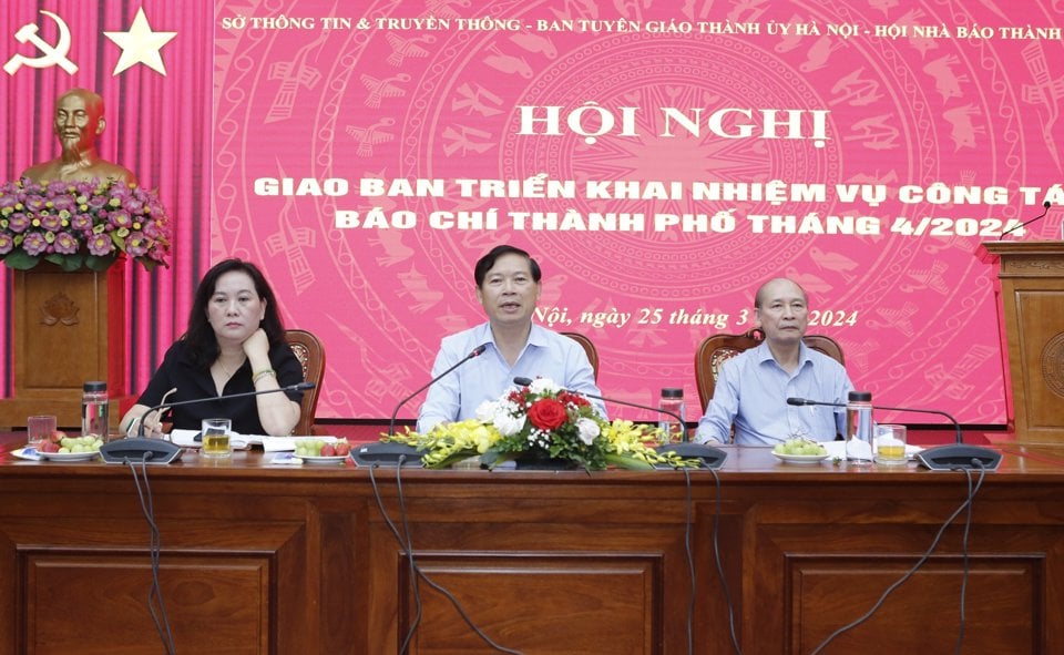 Ph&oacute; Trưởng ban Thường trực Ban Tuy&ecirc;n gi&aacute;o Th&agrave;nh ủy Phạm Thanh Học chủ tr&igrave; hội nghị.