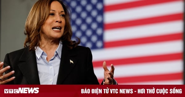 La Sra. Harris vota anticipadamente por correo