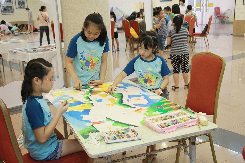 Xuan Bac Tu Long couple participate in the 25th World Youth Congress photo 2