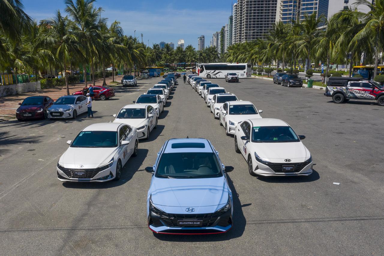 More than 50 Hyundai Elantras paraded to celebrate the founding of the Vietnam Elantra Club