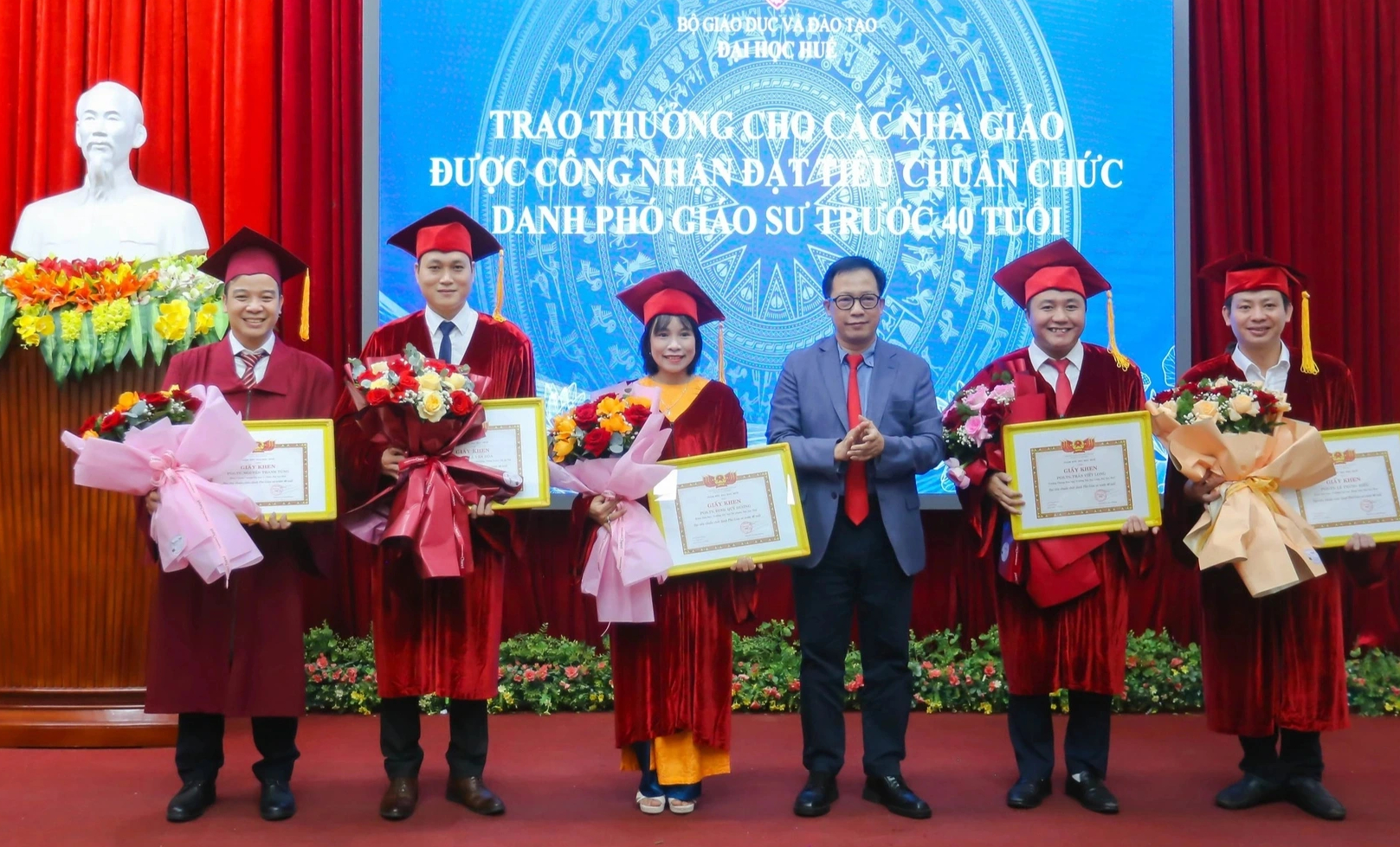 Đại học Huế có 5 tân phó giáo sư dưới 40 tuổi- Ảnh 2.