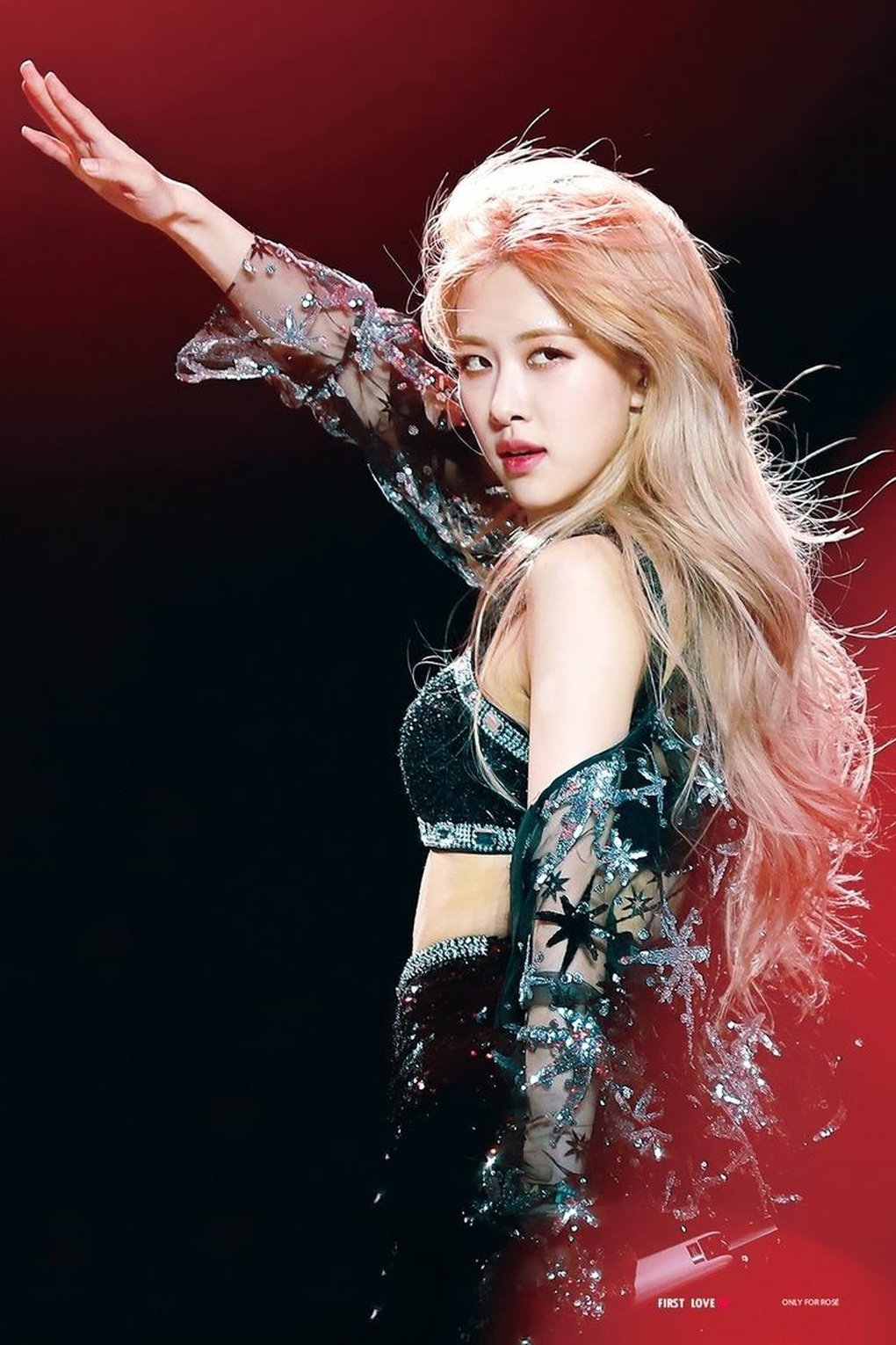 Lisa diễn ở câu lạc bộ thoát y khiến tương lai của Blackpink thêm khó đoán - 4