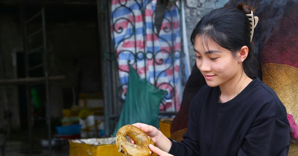 ប្រជាជន​នៅ​ភូមិ​នេសាទ​ដុត​ភ្លើង​ធ្វើ​ម្ហូប​ពិសេស 'ត្រី​មេឃ' សម្រាប់​តេត