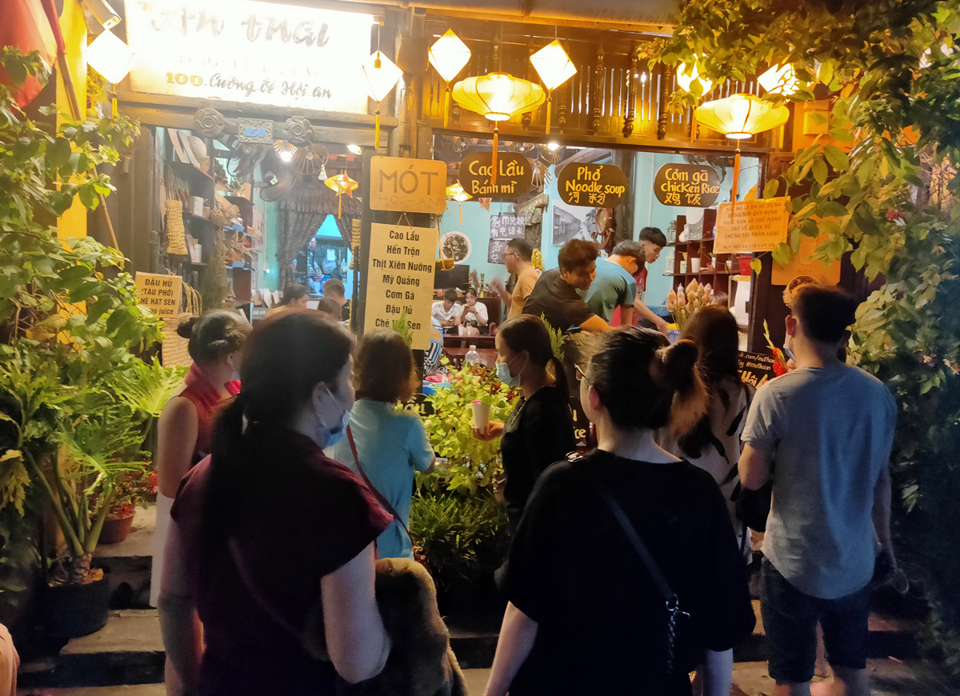 Say đắm vẻ đẹp dịu dàng của phố cổ Hội An - Ảnh 18