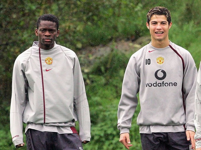 Saha (izquierda) y Ronaldo cuando fueron compañeros en el Manchester United entre 2004 y 2008. Foto: AFP