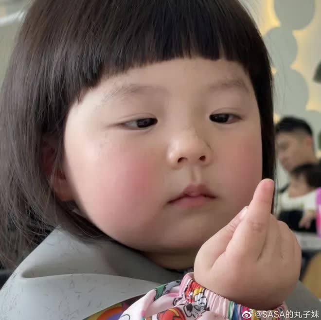 Từng khiến cư dân mạng thích mê với loạt biểu cảm cực dễ thương, cuộc sống của cô bé Sasa bây giờ ra sao? - Ảnh 1.