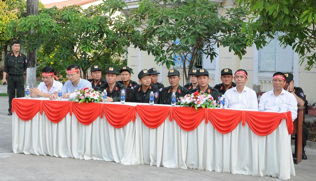 Hundreds of cadres, soldiers, and youth union members donated blood at Red Sunday in Can Tho photo 6