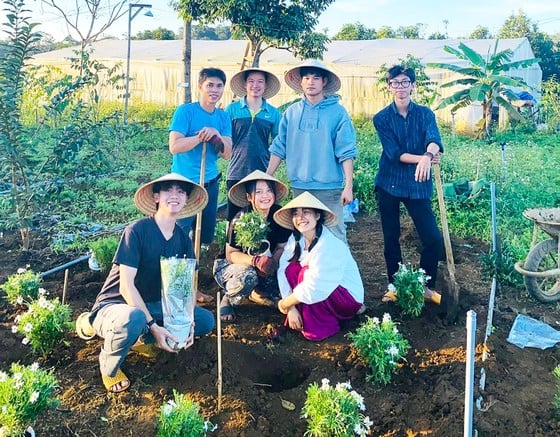 Năm 2021, nhóm bạn trẻ tìm đến rẻo cao An Toàn thực hiện ý tưởng về HTX Nông dược liệu kết hợp phát triển du lịch bản địa ảnh 3 Năm 2021, nhóm bạn trẻ tìm đến rẻo cao An Toàn thực hiện ý tưởng về HTX Nông dược liệu kết hợp phát triển du lịch bản địa ảnh 3