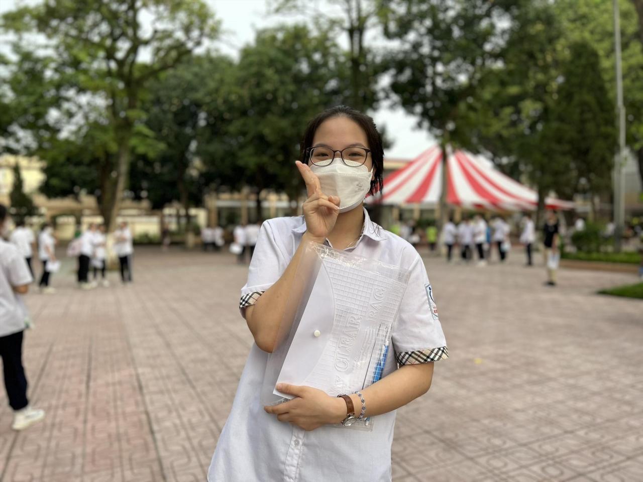 Thí sinh Trần Hà Chi - học sinh Trường THCS&THPT M.V.Lômônôxốp tự tin đạt trên 8 điểm môn Ngữ Văn.
