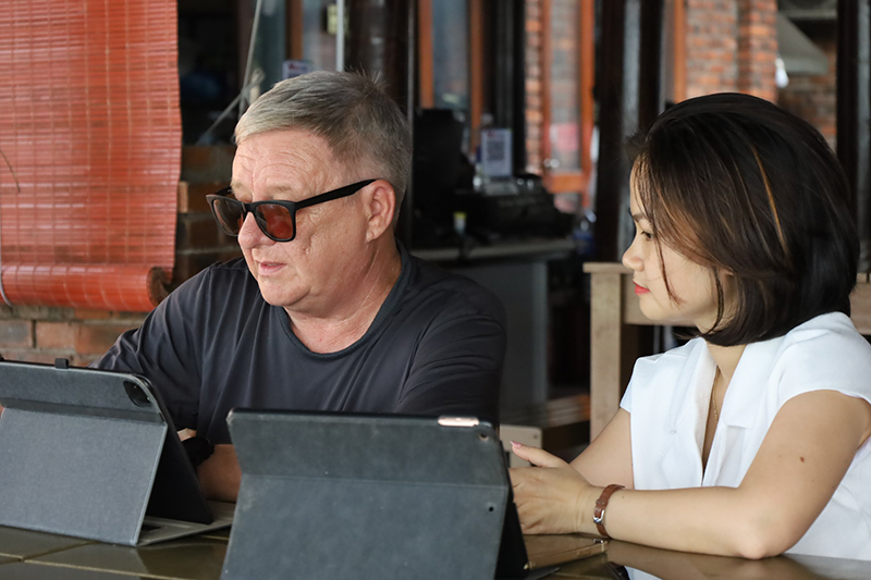 Mr. Howard Limbert talks with Quang Binh Newspaper reporter.