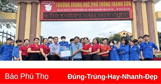 Chương trình “Chung tay tiếp sức mùa thi” năm 2023